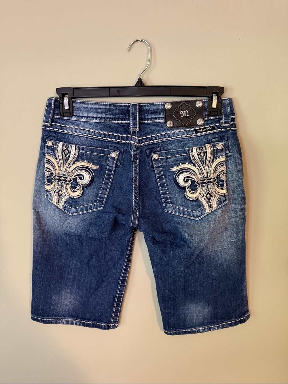 Gorgeous Y2K Miss Me Bermuda Shorts Embellished Fleur-de-Lis Pockets 13” Inseam